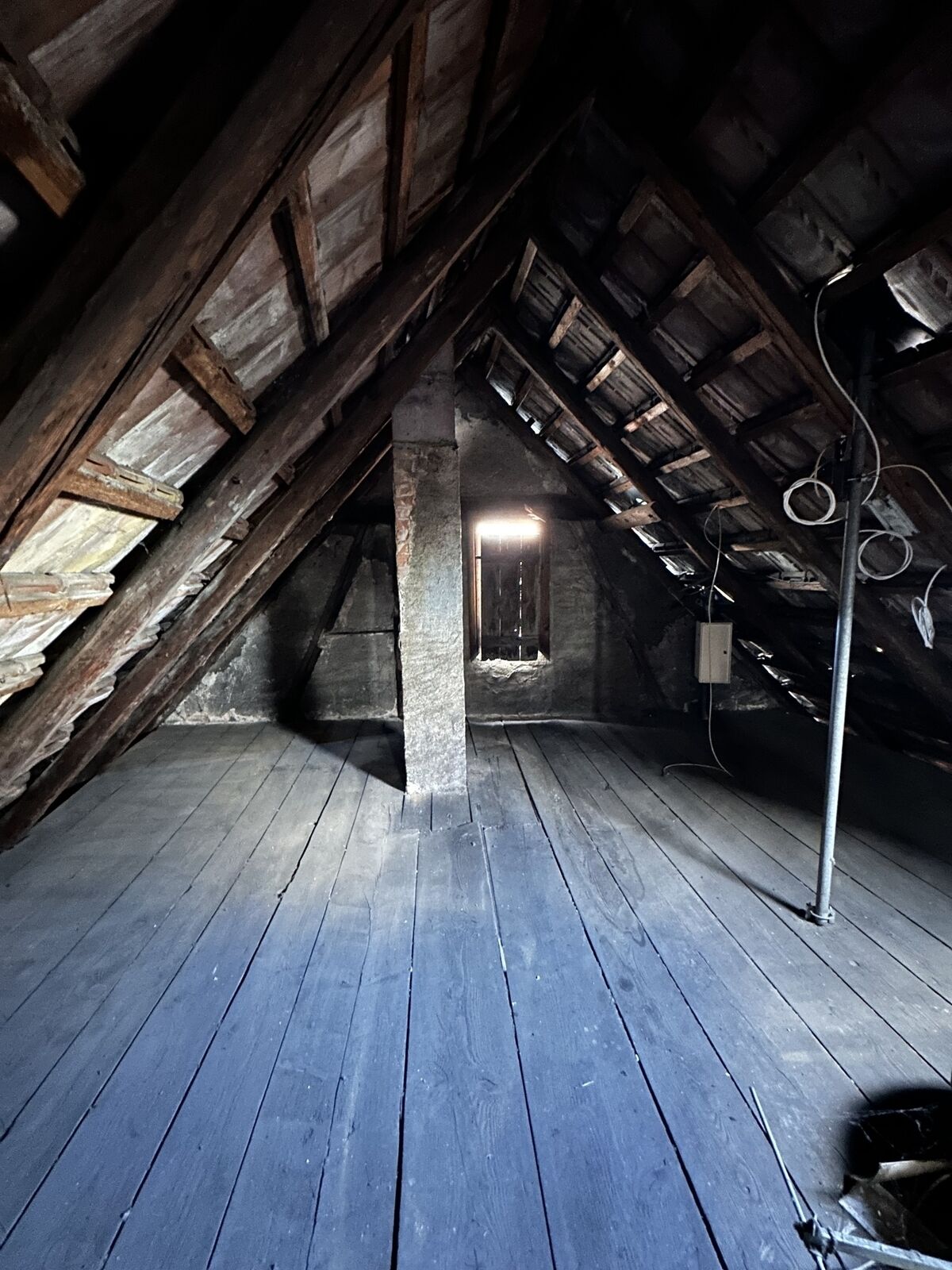 Combles à aménager - Img 1651  002