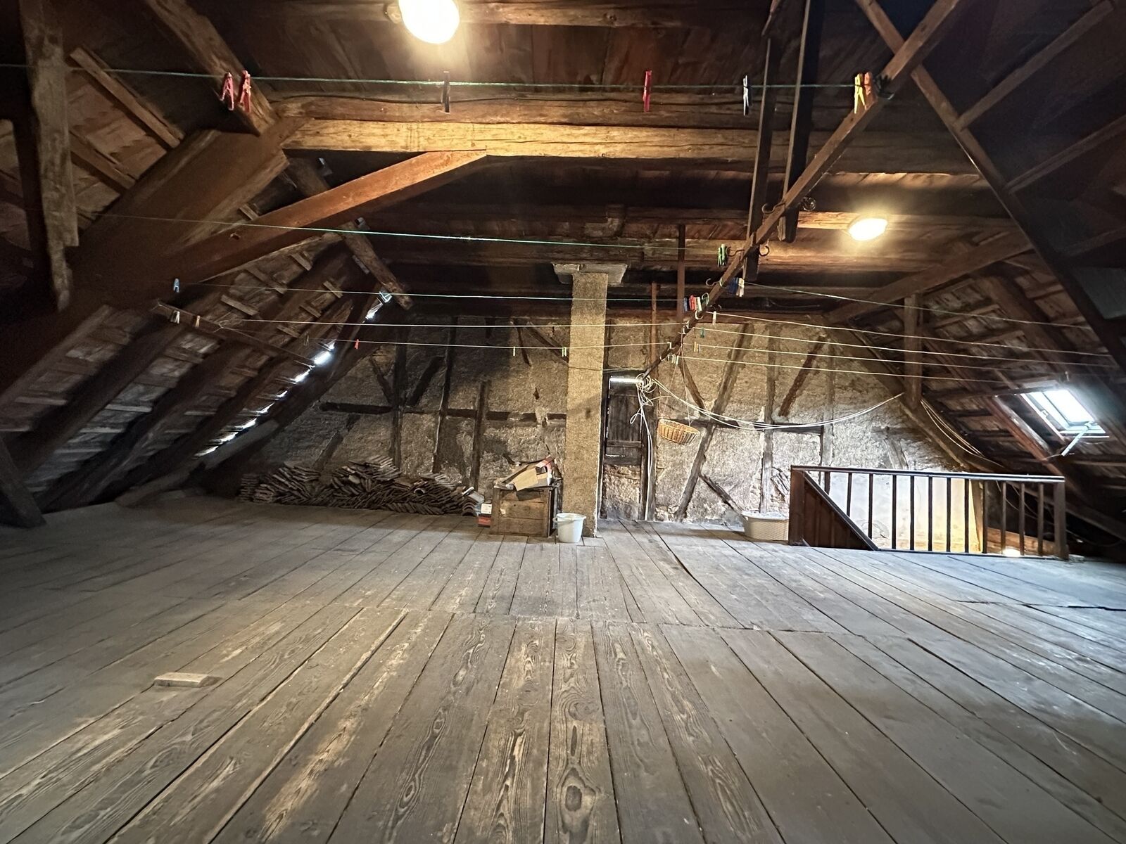 Combles à aménager - Img 1658  002