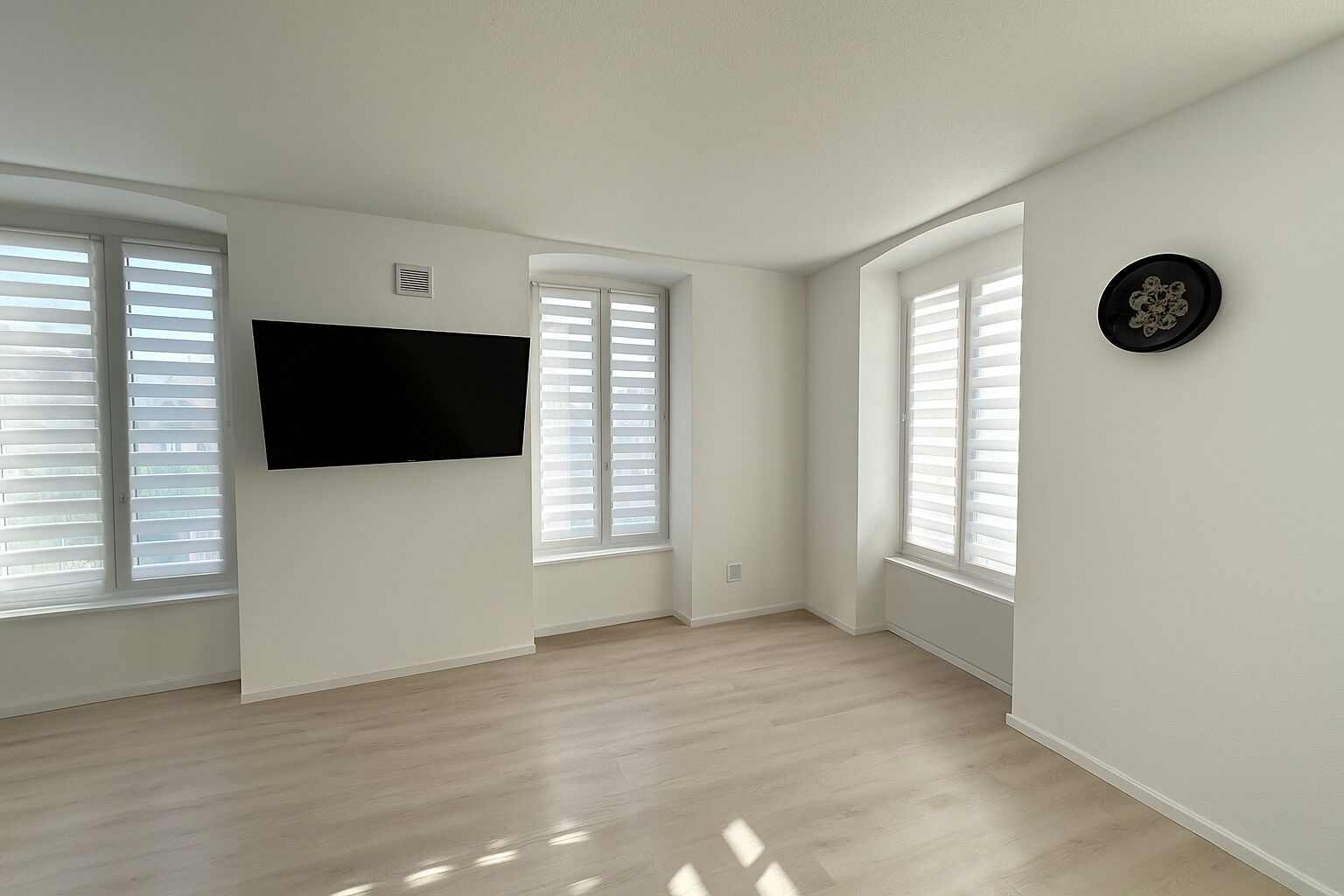 4 pièces avec cave - Salon minimaliste lumineux et moderne